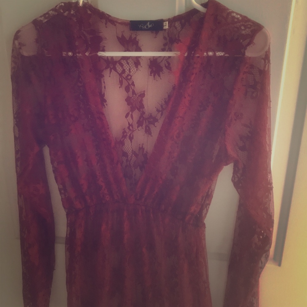 VAMP sexy dark red lacy v-neck maxi dress